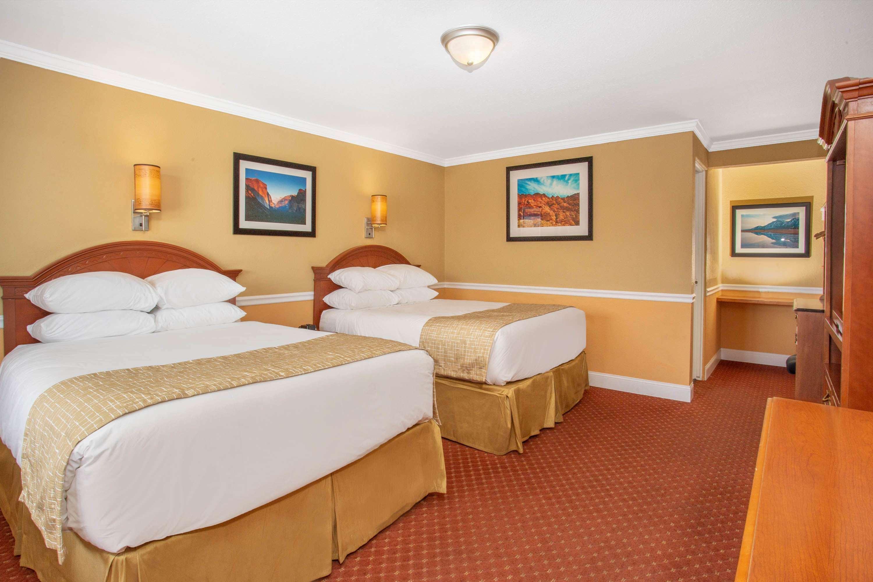 ทราเวลลอดจ์ บาย วินด์แฮม ฮอว์ทอร์น Motel ฮอร์ธอร์น ภายนอก รูปภาพ
