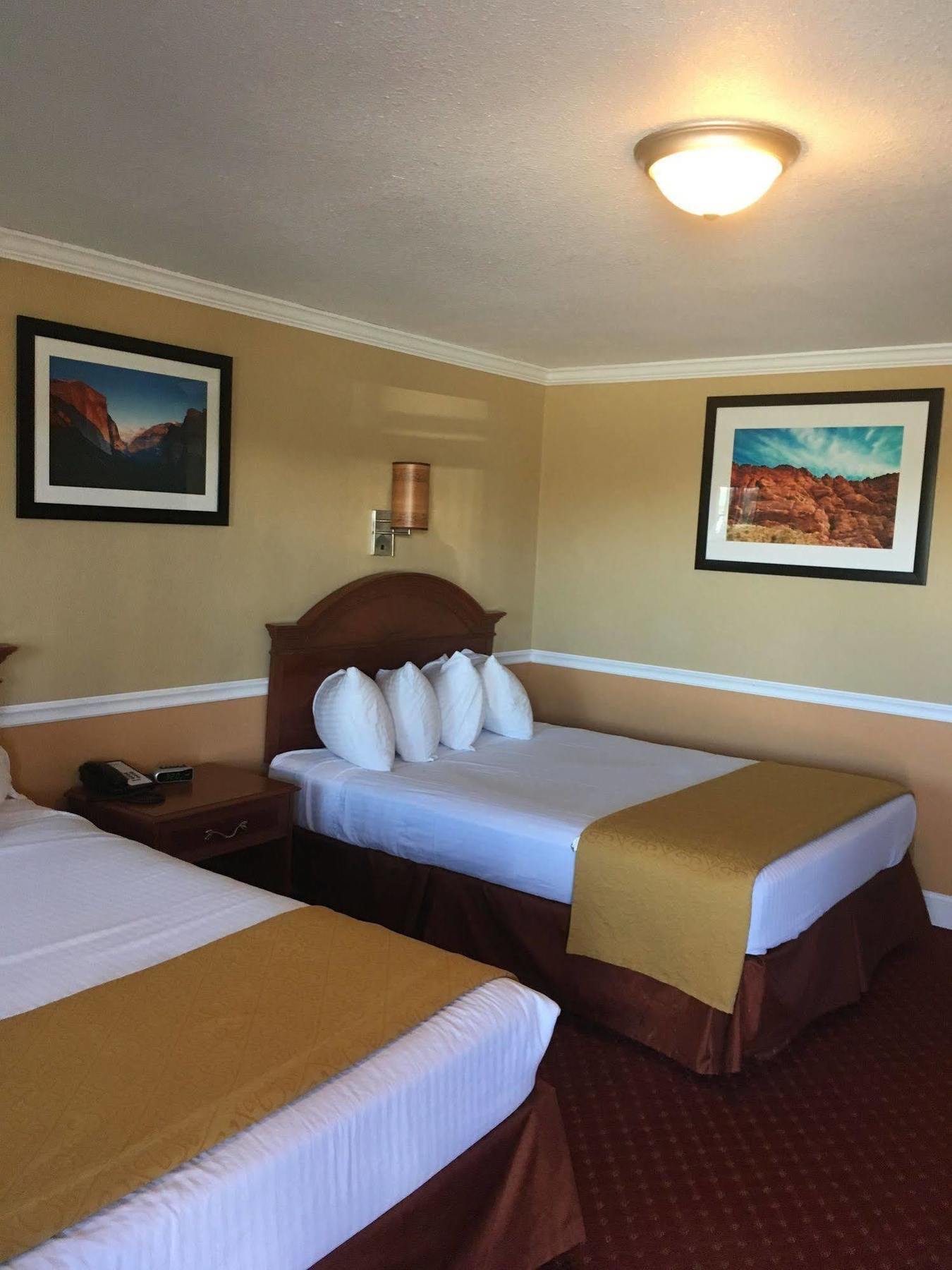 ทราเวลลอดจ์ บาย วินด์แฮม ฮอว์ทอร์น Motel ฮอร์ธอร์น ภายนอก รูปภาพ