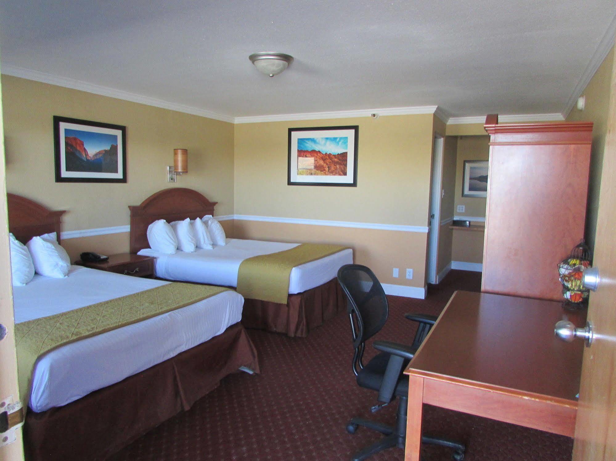 ทราเวลลอดจ์ บาย วินด์แฮม ฮอว์ทอร์น Motel ฮอร์ธอร์น ภายนอก รูปภาพ